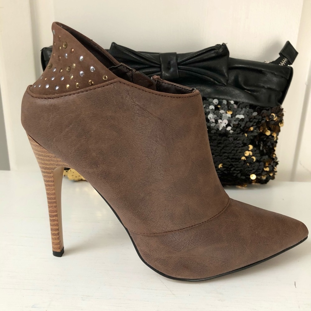 XOXO Jenski Brown Studded Ankle Boots Size 7